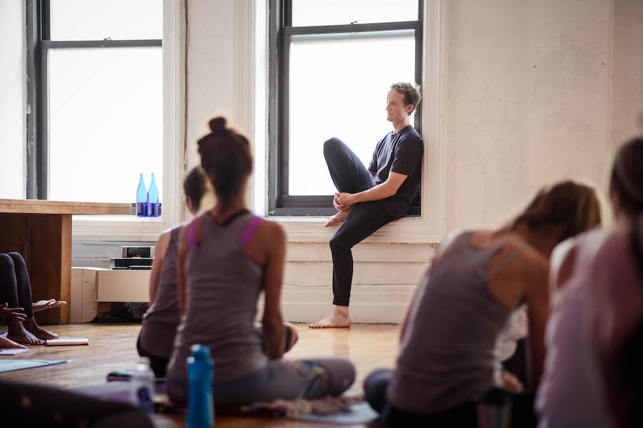 How to Cue Your Way Out of Pain in Yoga